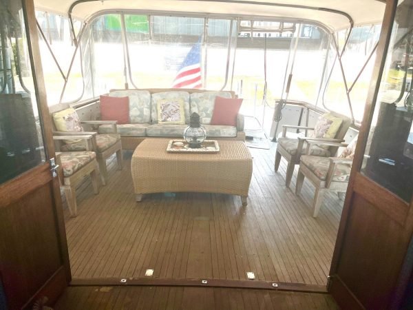 Chris Craft 57' Constellation 1967 Classic Yacht Custom Pilot House - Image 2