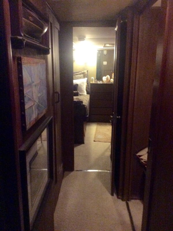 Chris Craft 57' Constellation 1967 Classic Yacht Custom Pilot House - Image 7