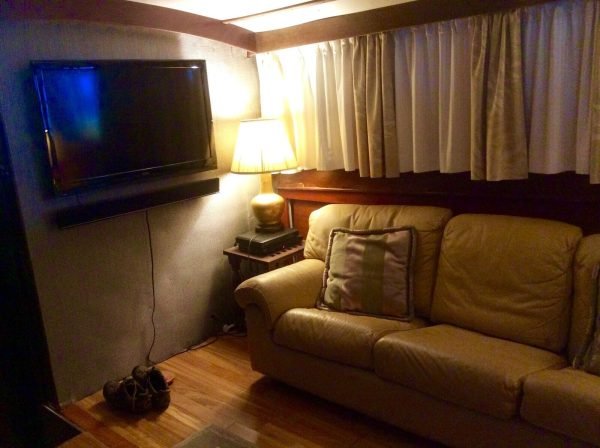 Chris Craft 57' Constellation 1967 Classic Yacht Custom Pilot House - Image 4