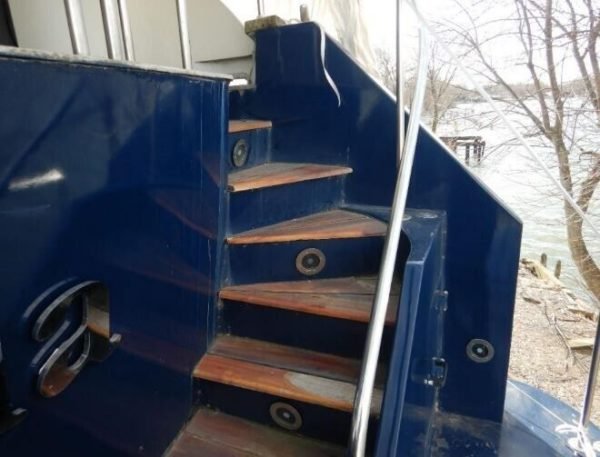 LA ISLA 91 Foot Broward Raised Bridge Motor Yacht - Image 6