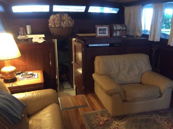 Chris Craft 57' Constellation 1967 Classic Yacht Custom Pilot House - Image 5
