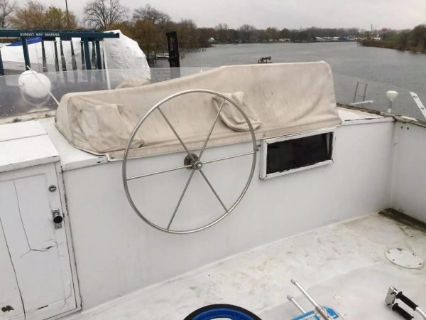 LA ISLA 91 Foot Broward Raised Bridge Motor Yacht - Image 9