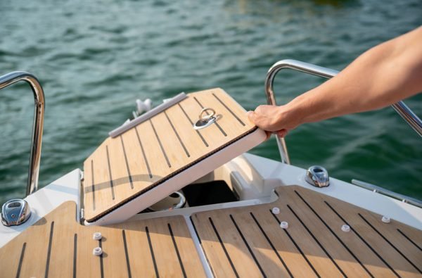 Barcaza de yate clásica y de lujo para 6 personas, 20 pies, con lazo, cama tamaño Queen, barco recreativo con consola central Dual de alto grado - Image 4