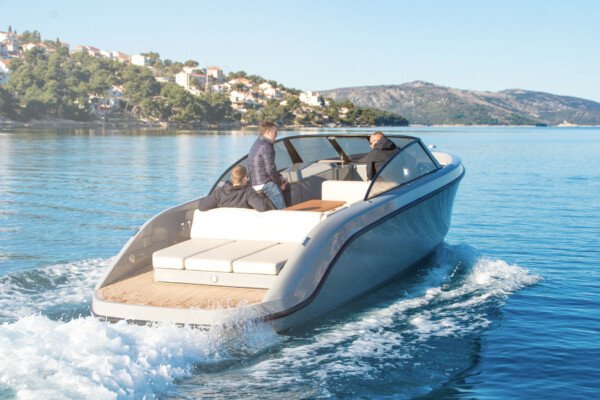 Ecocampor Hot Selling 27ft 12 Person Electric and Fuel Engine Luxury Rand Yacht for Sale - Image 5