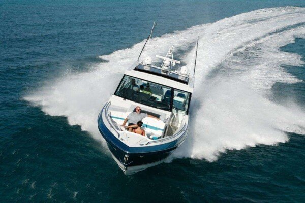 Yacht broker